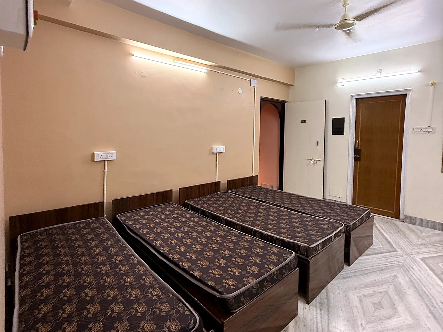 Four-bed shared room layout with individual sleeping spaces